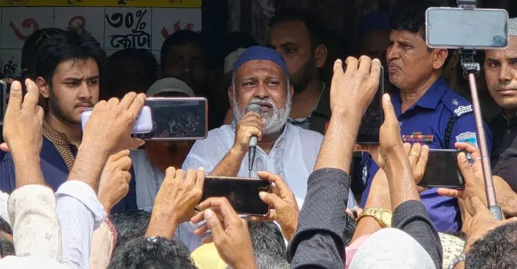প্যারোলে মুক্তি পেয়ে মায়ের জানাজায় অংশ নিলেন গোলাম হাসনাইন রাসেল