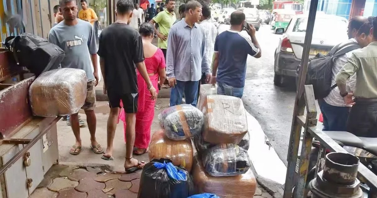 কলকাতায় অগ্নিকাণ্ডের পর বাংলাদেশি পর্যটকদের দেশে ফেরার তাড়াহুড়া