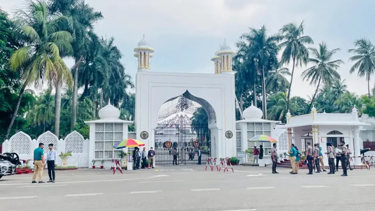 বঙ্গভবনে শপথ নিতে আসছেন এমপি-মন্ত্রীরা
