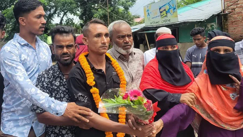 মুক্তি পেলেন ‘ভুল পরিচয়ে’ মৃত্যুদণ্ডপ্রাপ্ত আসামি হিসেবে কারাভোগ করা সোনা মিয়া