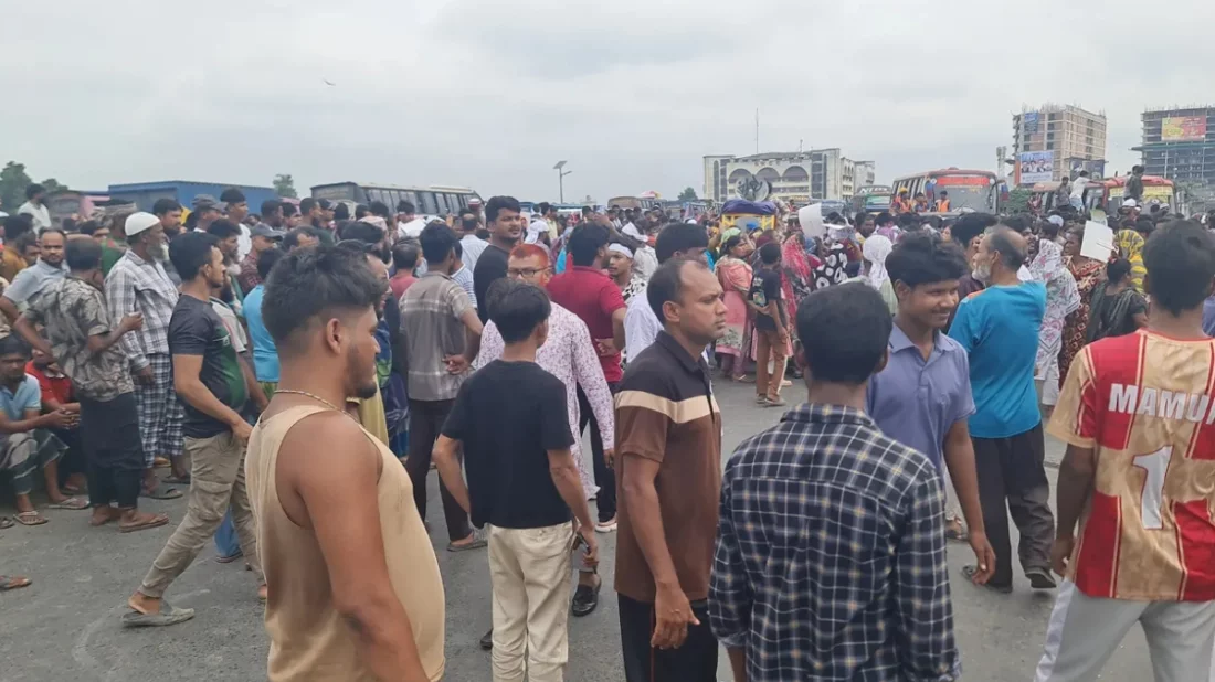 হাজী মাজার বস্তি উচ্ছেদের প্রতিবাদে টঙ্গীতে বিক্ষোভ, ঢাকা-ময়মনসিংহ মহাসড়ক অবরোধ