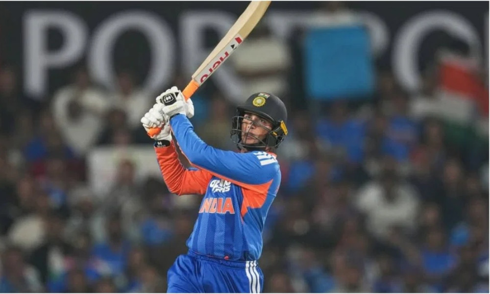 ৩০ বলেই সেঞ্চুরি, অভিষেক শর্মার ব্যাটে নতুন বিশ্বরেকর্ড