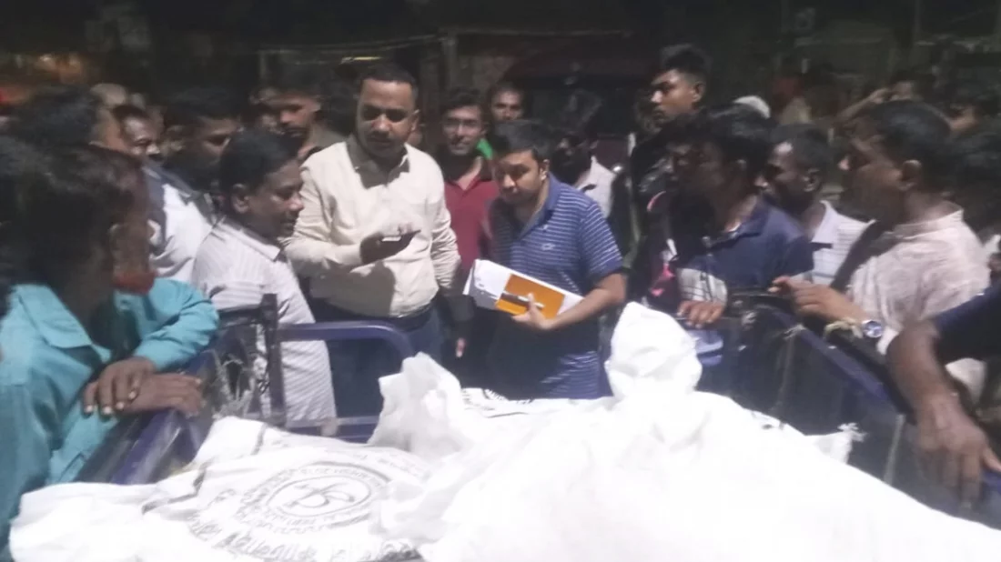 জয়পুরহাটে পাচারের সময় ২০ বস্তা সরকারি সার জব্দ, কৃষকদের কাছে বিক্রি