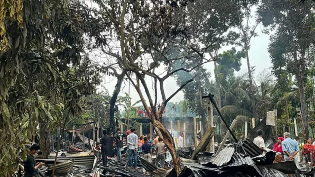 রায়পুরে আগুনে পুড়ল ১১ বসতঘর, পেট্রল ছিটিয়ে আগুন দেওয়ার অভিযোগ
