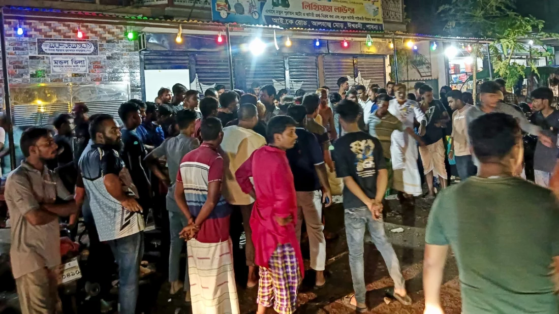 ছেলের বিয়ের কেনাকাটা শেষে বাড়ি ফেরা হলো না, ট্রাকচাপায় প্রাণ গেল বাবা-মায়ের