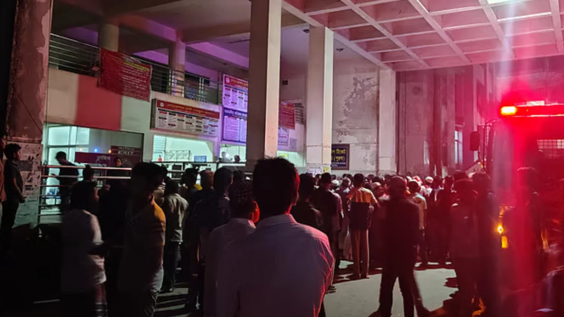 ময়মনসিংহ মেডিকেলের নতুন ভবনে আগুন, আতঙ্কে আহত কয়েকজন