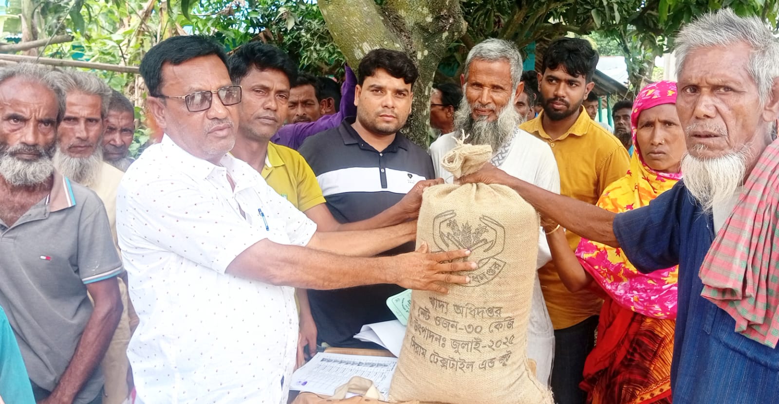 পাঁচবিবির ১০’হাজার পরিবার পেল স্বল্প মূল্যে চাল