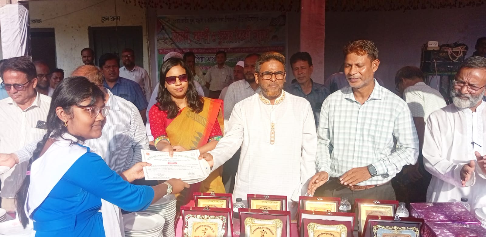 পাঁচবিবিতে ৫৩’তম জাতীয় গ্রীষ্মকালীন ক্রীড়া প্রতিযোগিতায় বিজয়ীদের মাঝে পুরস্কার বিতরণ