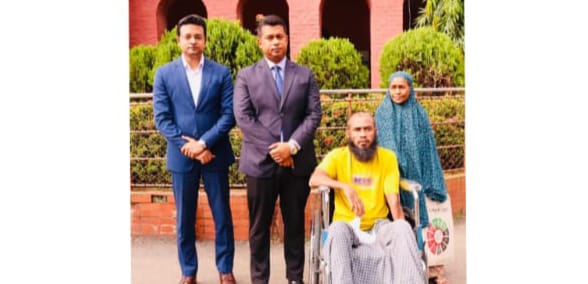 চার অঙ্গ অচল কুরবান হুইলচেয়ার চাইলেন, গণশুনানিতেই কিনে দিলেন মানবিক ডিসি জাহিদ