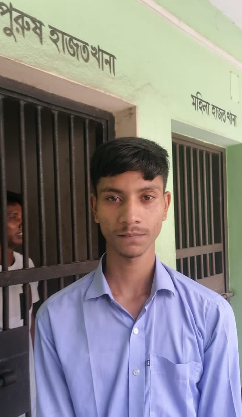 দিনাজপুর বীরগঞ্জের পল্লীতে ২১৫ পিস ট্যাপেন্ডাডলসহ মাদক ব্যবসায়ী গ্রেফতার