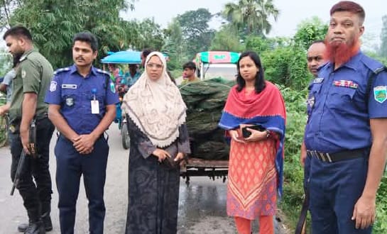 পাঁচবিবি উপজেলা প্রশাসনের নিষিদ্ধ চায়না দুয়ারী জাল জব্দ করে পুড়িয়ে ফেলে