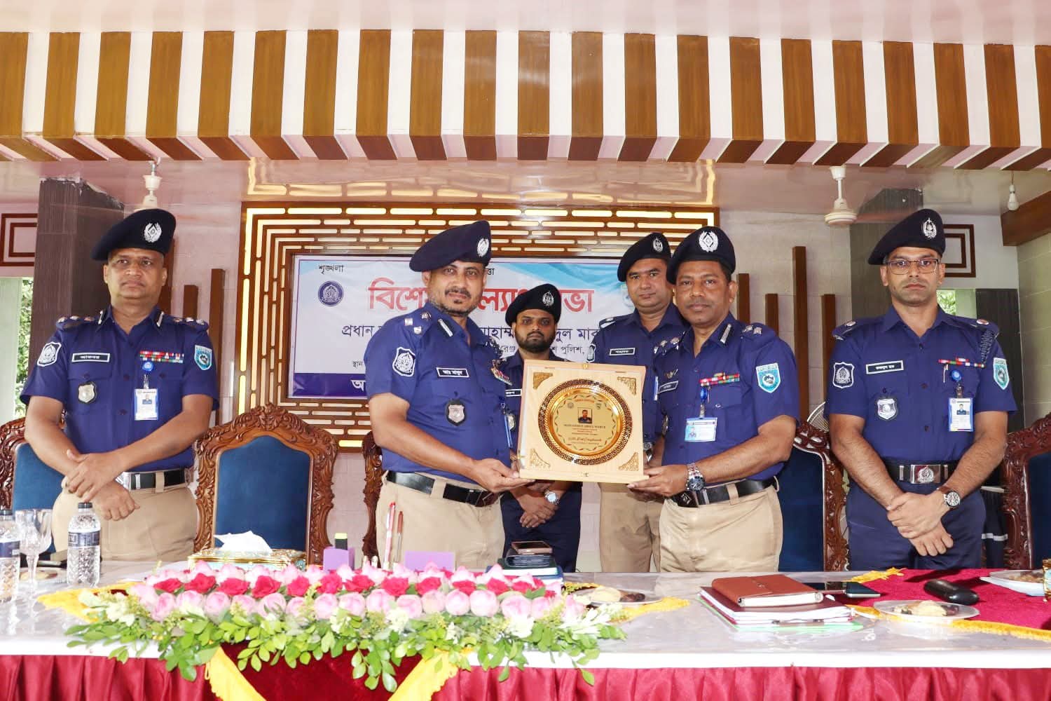 লালমনিরহাটে পুলিশ সদস্যদের পেশাদারিত্বের নির্দেশ ডিআইজির
