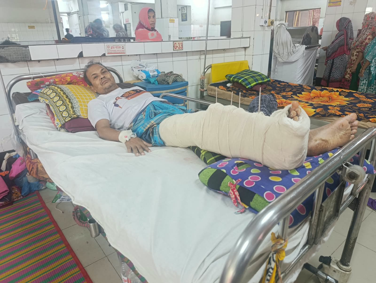সাত অস্ত্রোপচারের পরও থামেনি জীবনযুদ্ধ, মানুষের সহায়তার অপেক্ষায় সাংবাদিক জেমস আব্দুর রহিম রানা