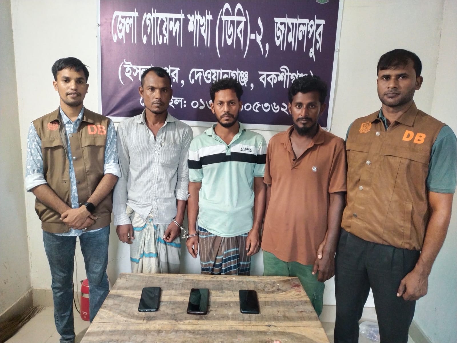 জামালপুরে অনলাইন জুয়ায় জড়িত থাকার অভিযোগে গ্রেফতার ৩