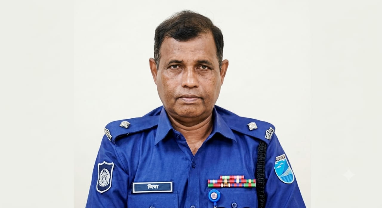 ট্রাফিক ইনচার্জ জিয়ার সর্বোচ্চ পেশাদারিত্ব ও দায়িত্ববোধে  যানজট নিরসনের পথে নারায়ণগঞ্জ