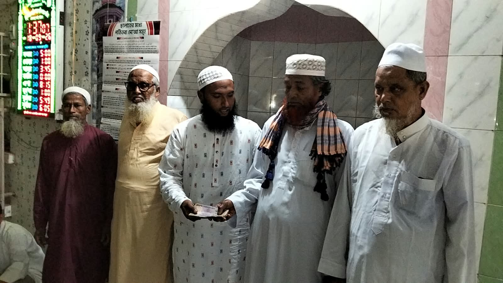 শিমুল তাইড়ে জুমার খুতবা দিলেন আব্দুল্লাহ শাহীন মন্ডল, মসজিদ উন্নয়নে ৫০ হাজার টাকা অনুদান