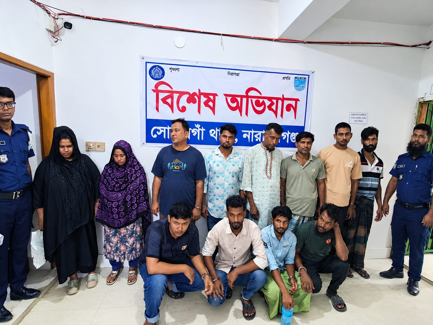 সোনারগাঁয়ে পুলিশের বিশেষ অভিযানে অপহরণ মামলার আসামিসহ গ্রেপ্তার ১১