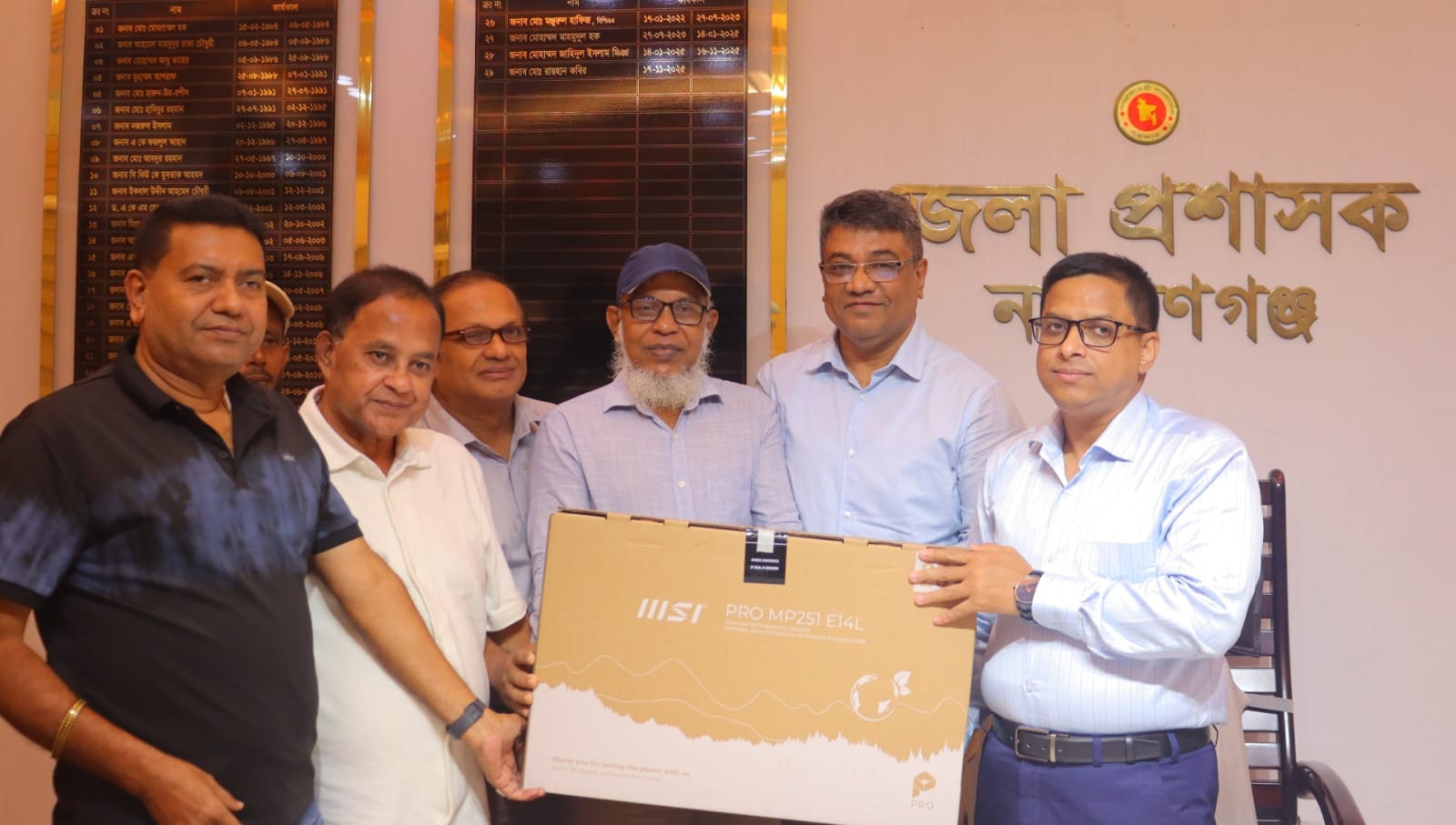 নারায়ণগঞ্জে মাদকবিরোধী সংগঠন নাগরিক শক্তিকে কম্পিউটার উপহার