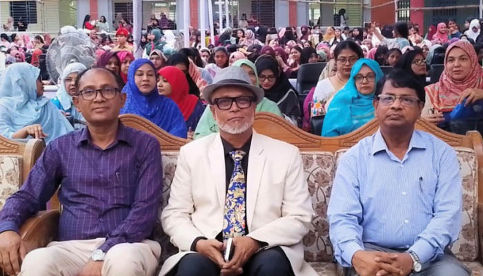নারায়ণগঞ্জ সরকারি মহিলা কলেজের ছাত্রীরাই ভবিষ্যতে নেতৃত্ব দেবে: নাসিক প্রশাসক