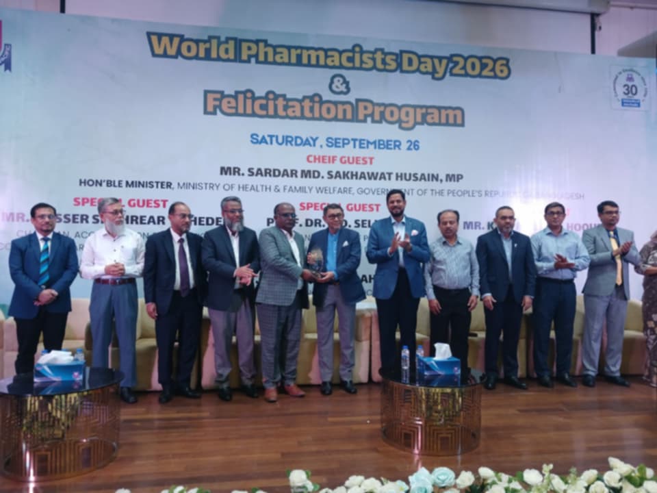‘লিডারশিপ অ্যান্ড একাডেমিক এক্সিলেন্স অ্যাওয়ার্ড’ পেলেন নোবিপ্রবি উপ-উপাচার্য