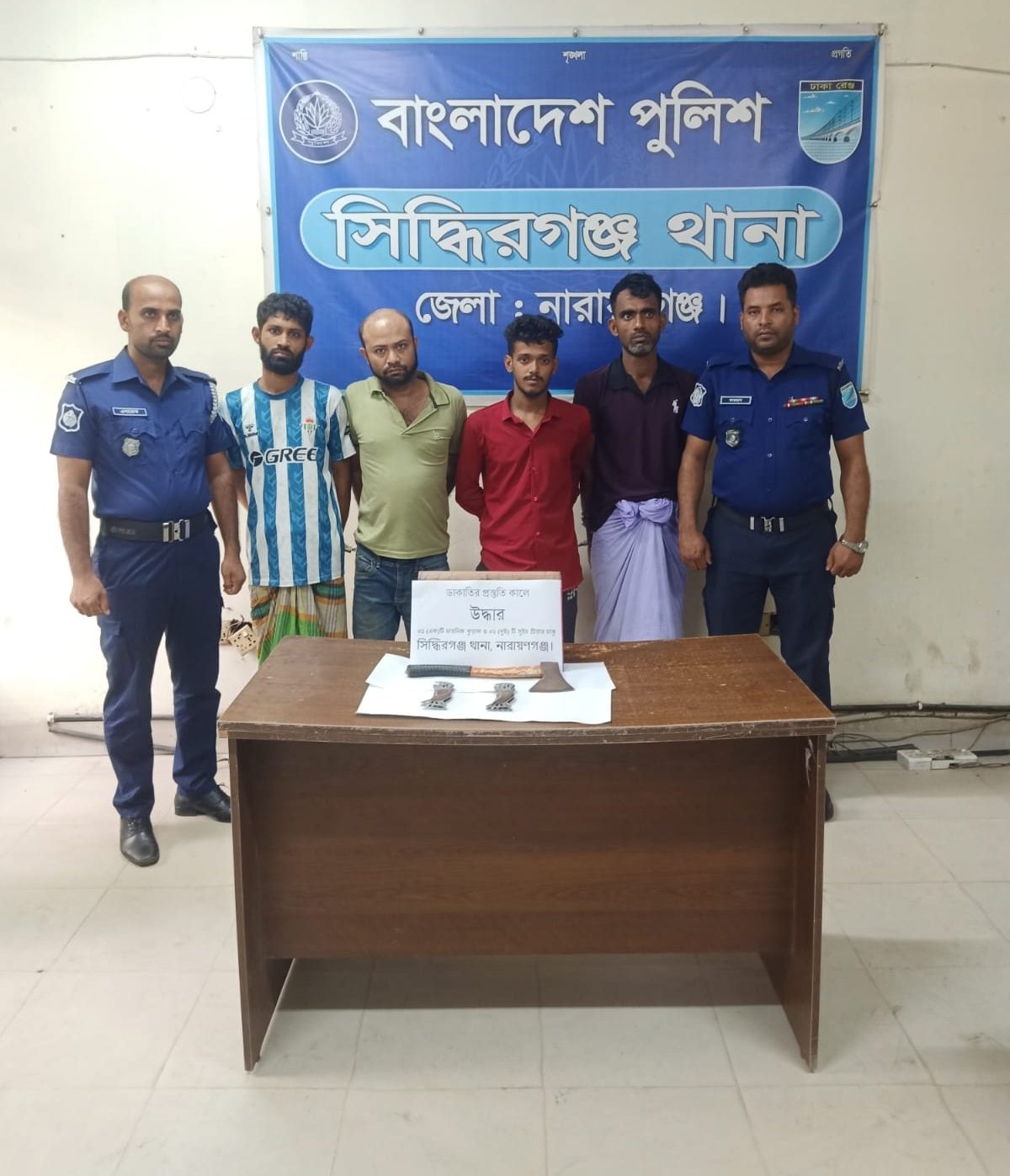 সিদ্ধিরগঞ্জে পৃথক অভিযানে বিভিন্ন মামলায় ৮ জন গ্রেপ্তার