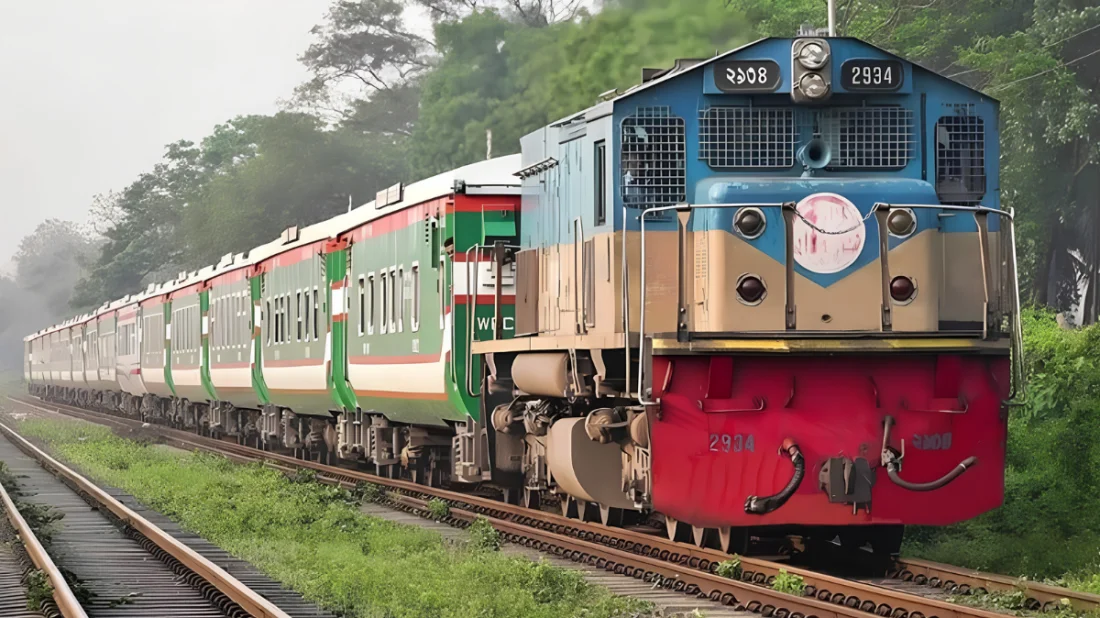 ব্যস্ত রুটের ট্রেনে বাড়ছে কোচ, যাত্রীসেবার পাশাপাশি বাড়বে রেলের আয়