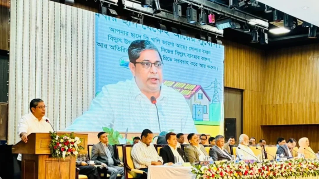গুলশানের বাসার সৌরবিদ্যুৎ থেকে গ্রিডে ১২০০ ইউনিট: মীর শাহে আলম