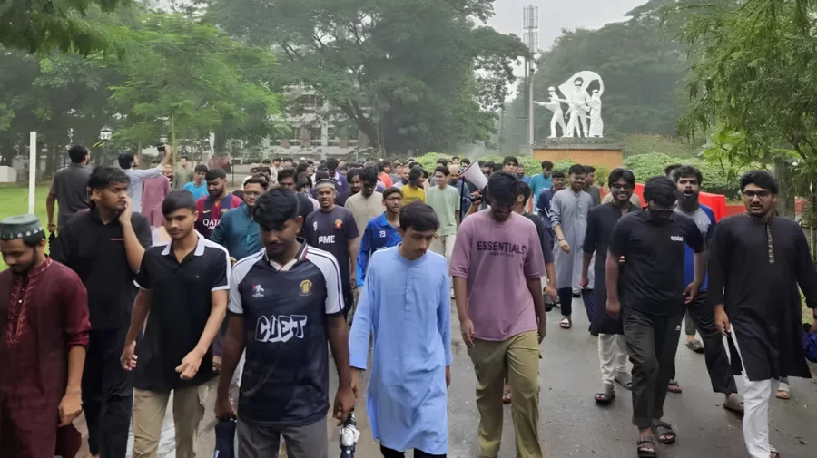 চুয়েটে সাবেক উপাচার্যকে পুনর্বহালের দাবিতে ১১ দিনের শাটডাউন