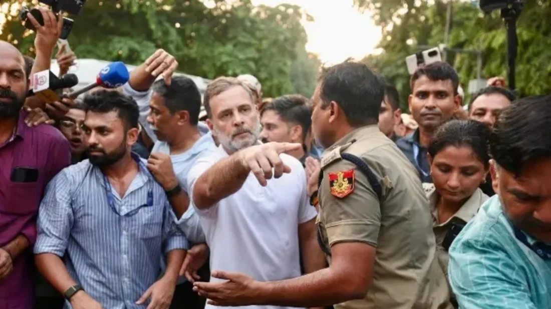 ভোটার তালিকা বিতর্কে উত্তাল দিল্লি, সুপ্রিম কোর্ট অভিমুখে রাহুলের পদযাত্রার ডাক