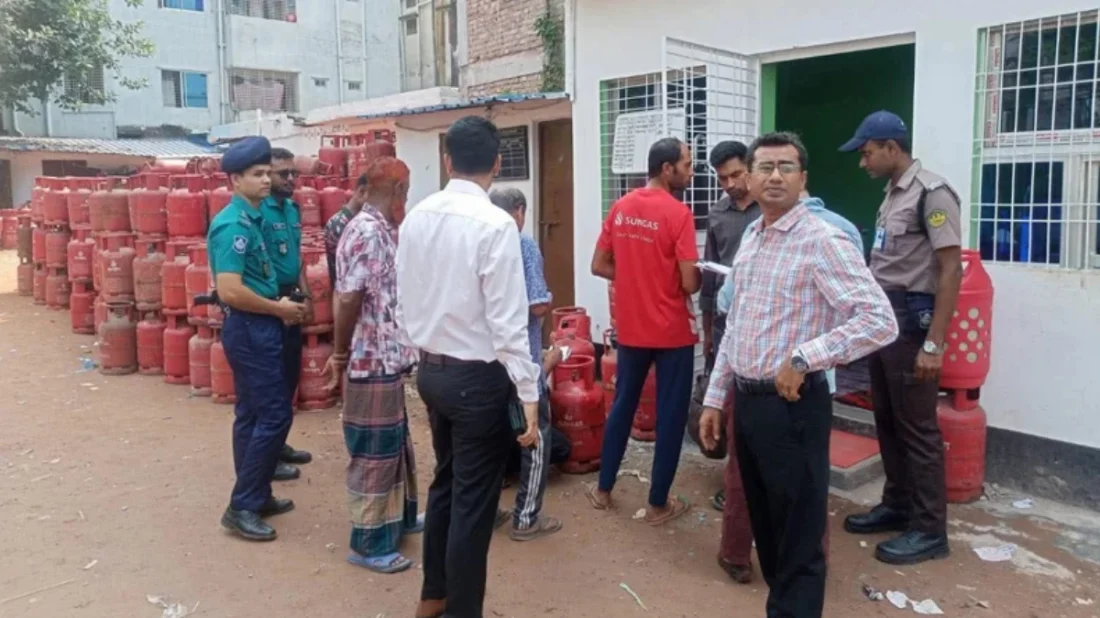 গ্যাস সিলিন্ডারের দামে অনিয়ম: ৩৯ প্রতিষ্ঠানকে জরিমানা