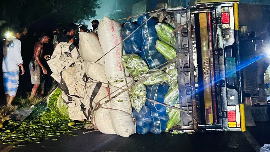 চকরিয়ায় বাস-পিকআপের মুখোমুখি সংঘর্ষে নিহত ২