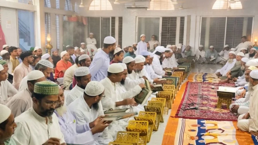 শেষ বয়সে এসেও কোরআন শেখার নেশায় কর্মজীবীরা, একজন পেলেন ওমরাহর সুযোগ