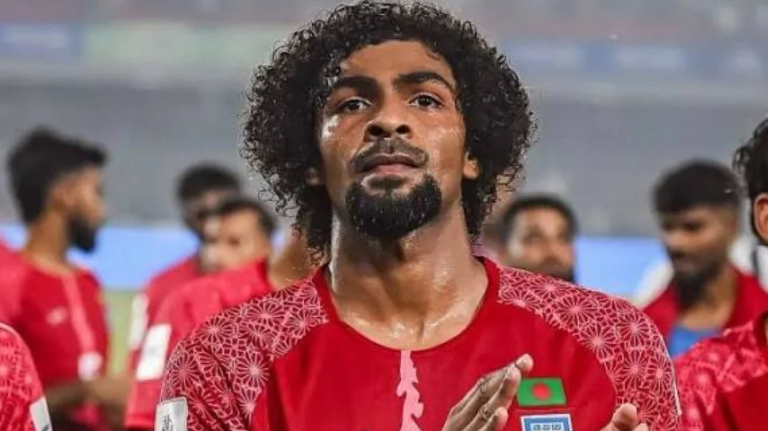 লাল কার্ডে নিষিদ্ধ হামজা, শেষ মুহূর্তের গোলে হার শেফিল্ডের