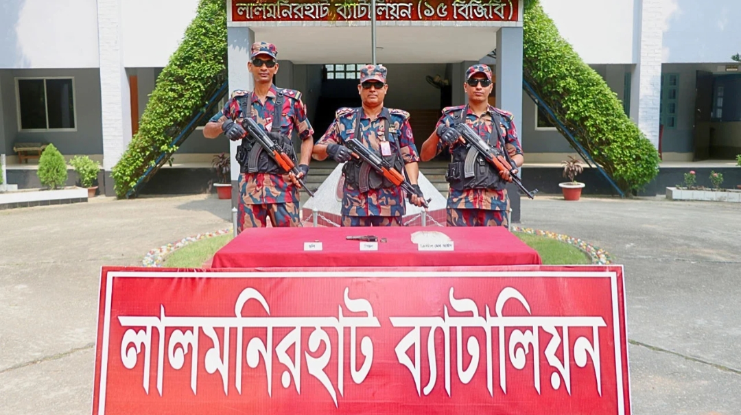 নাগেশ্বরী সীমান্তে পিস্তল-গুলিসহ সন্দেহজনক এক কেজি ‘আইস’ উদ্ধার