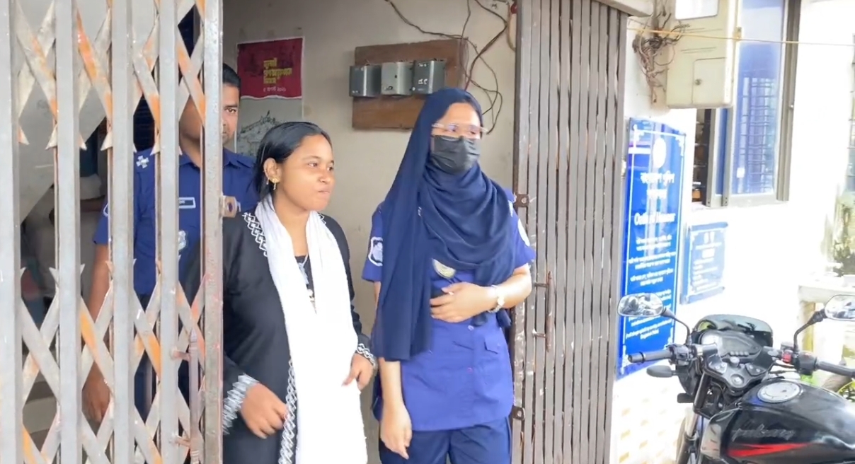 জগন্নাথপুরে আলোচিত নারী মানবপাচারকারীসহ ২ জন গ্রেপ্তার, বিদেশে নেওয়ার নাম কোটি টাকা হাতিয়ে নেওয়ার অভিযোগ