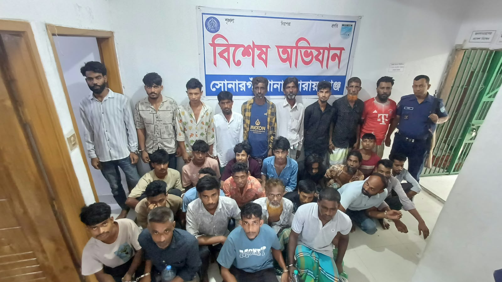 সোনারগাঁয়ে পুলিশের বিশেষ অভিযানে ইয়াবাসহ গ্রেপ্তার ২৯