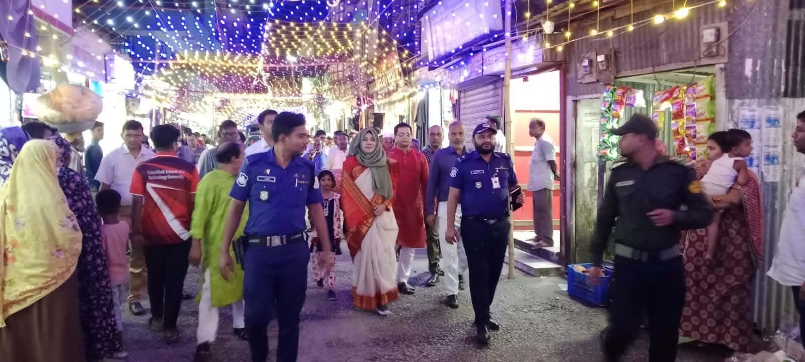 আমতলীতে দুর্গাপূজার মণ্ডপ পরিদর্শনে জেলা প্রশাসক তাসলিমা আক্তার