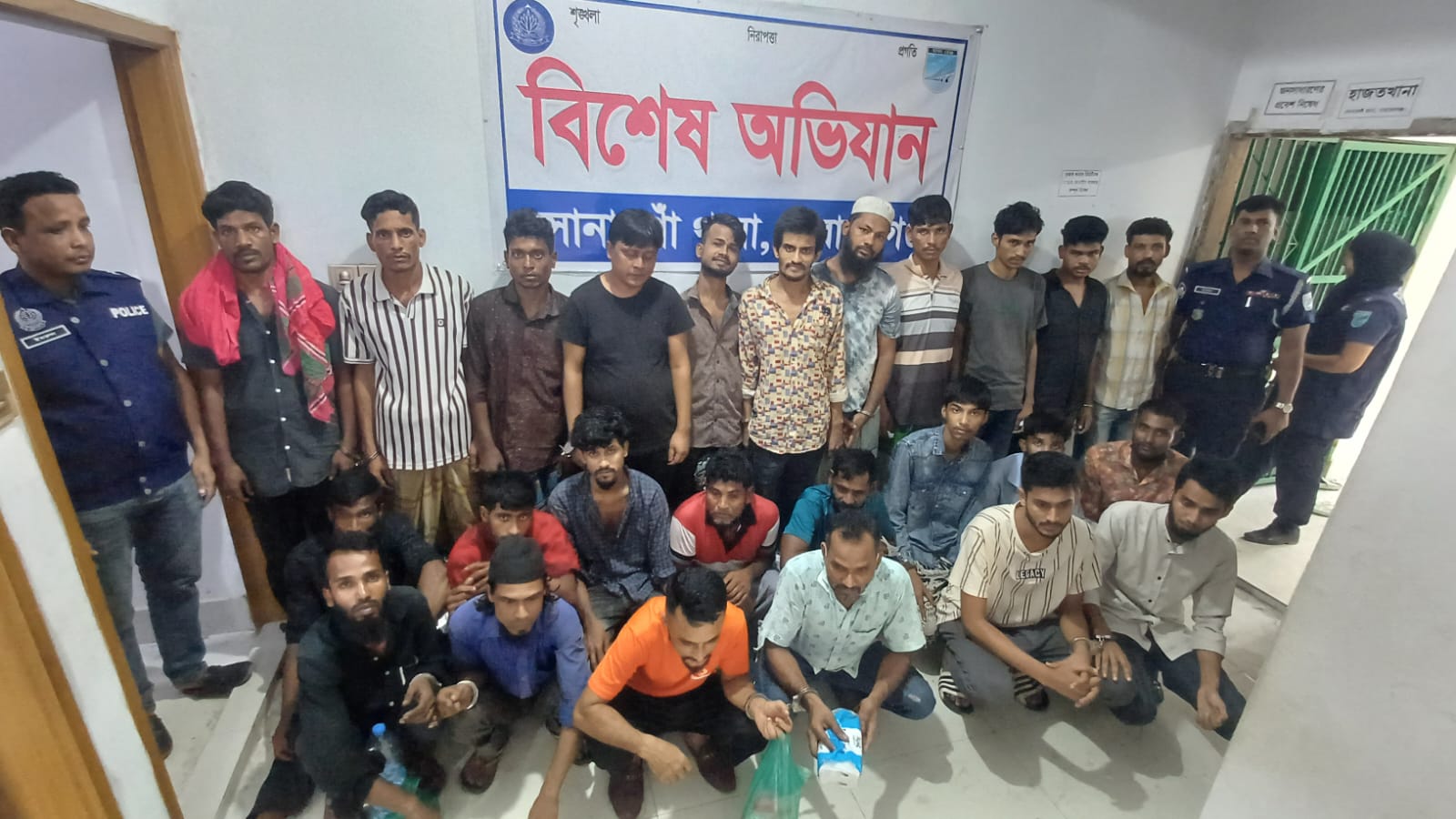 সোনারগাঁয়ে পুলিশের বিশেষ অভিযানে মাদকসেবীসহ গ্রেপ্তার ২৬