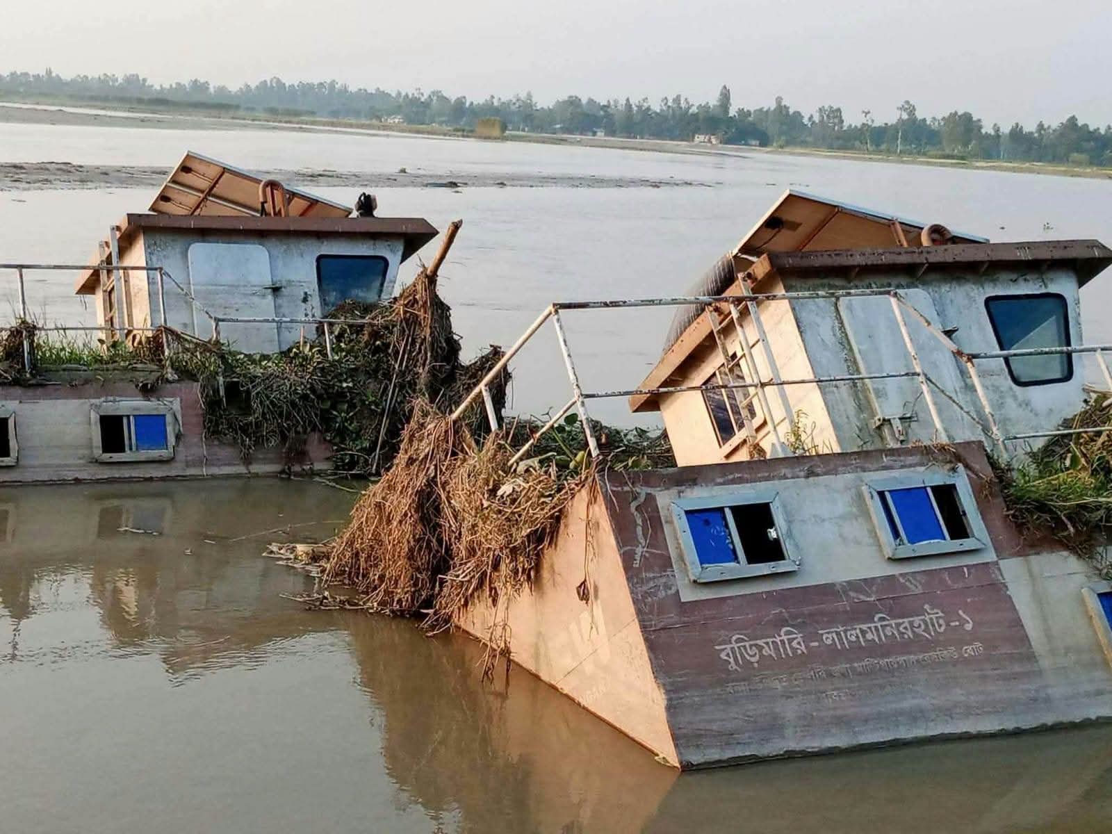 অবহেলায়-অযত্নে পানিতে তলিয়ে গেল ‘বুড়িমারী-লালমনিরহাট-১’সহ দুটি রেসকিউ বোট