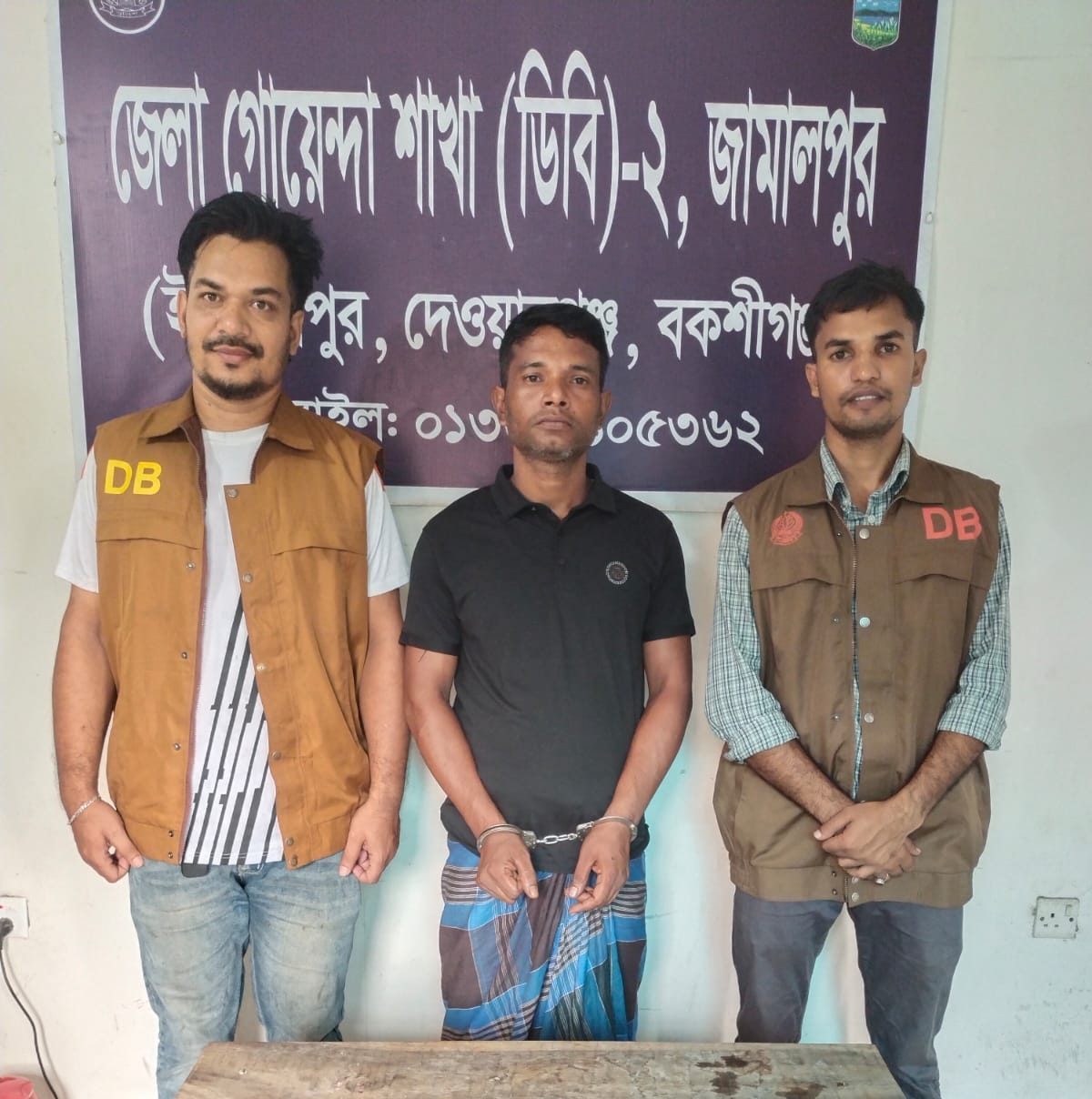 বকশীগঞ্জে ১০০ পিস ইয়াবাসহ যুবক আটক