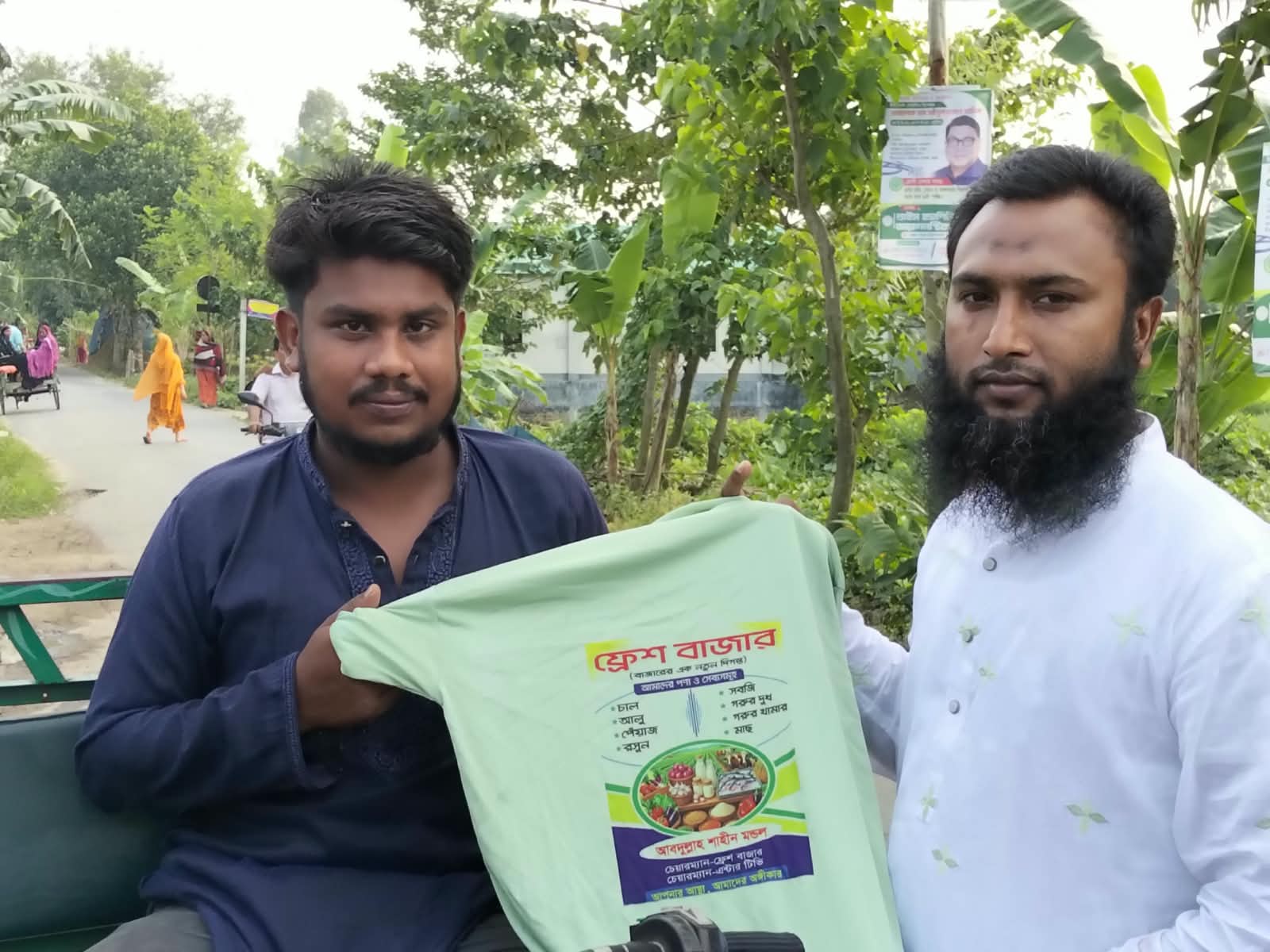 সাঘাটায় রিকশা-অটোচালকদের পাশে শাহীন মণ্ডল, ফ্রেশ বাজারের ব্যতিক্রমী উদ্যোগ
