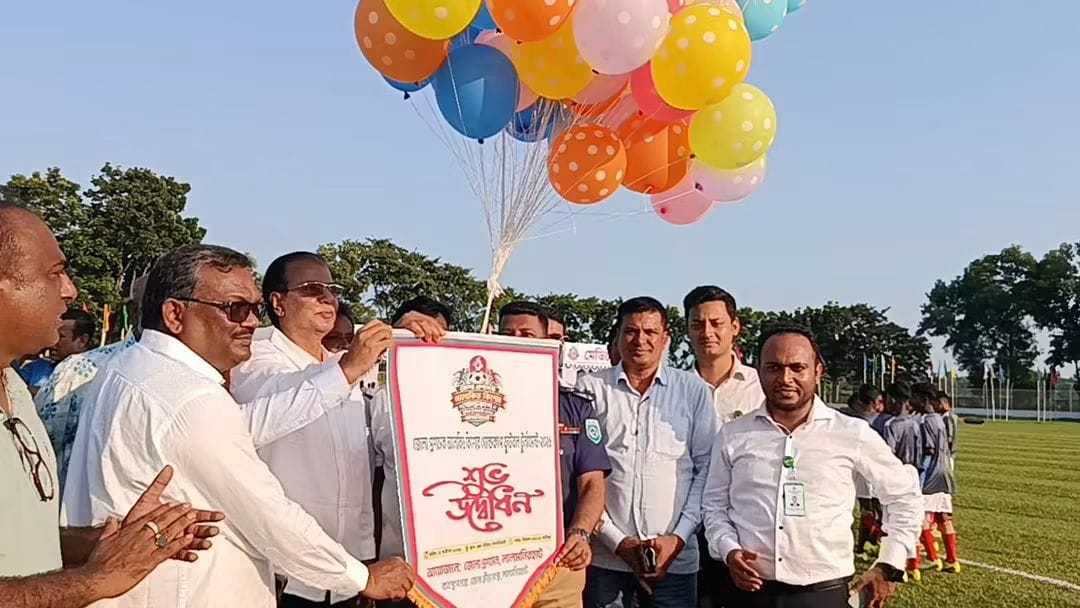 লালমনিরহাটে ‘আলোকিত কিশোর গোল্ডকাপ ফুটবল-২০২৬’ টুর্নামেন্টের উদ্বোধন