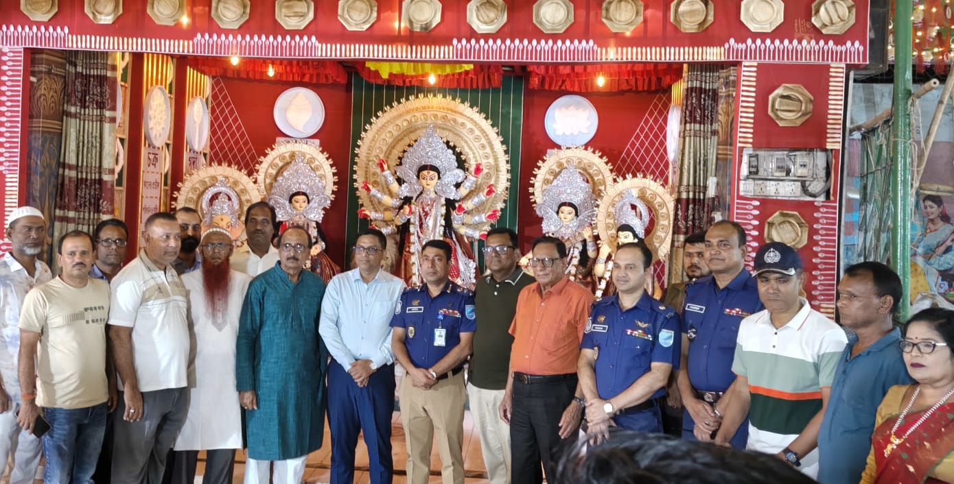 শারদীয় দুর্গাপূজার সার্বিক প্রস্তুতি ও নিরাপত্তা ব্যবস্থা দেখতে পূজামণ্ডপ পরিদর্শনে ডিসি ও এসপি