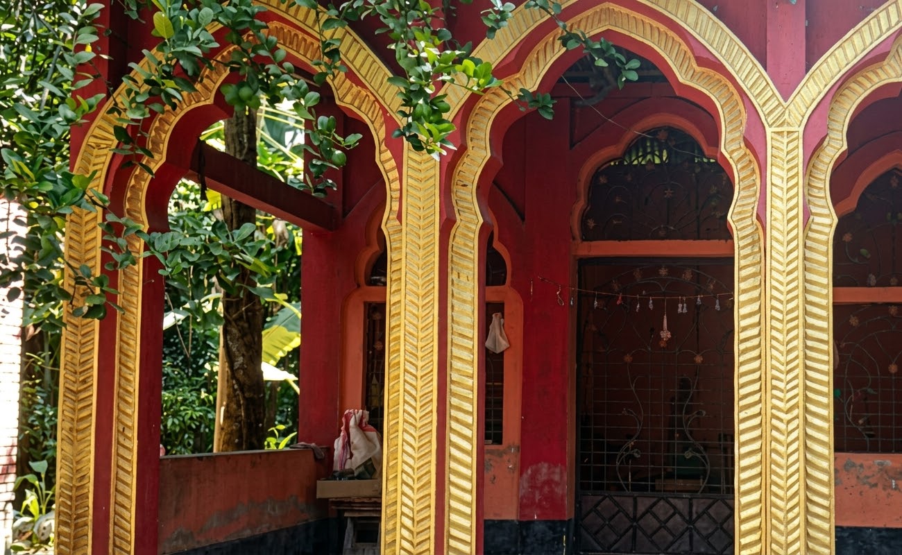 কুড়িগ্রামে মন্দিরে চুরি, রাধাকৃষ্ণের মূর্তিসহ পূজার সামগ্রী লুট: আটক ৪