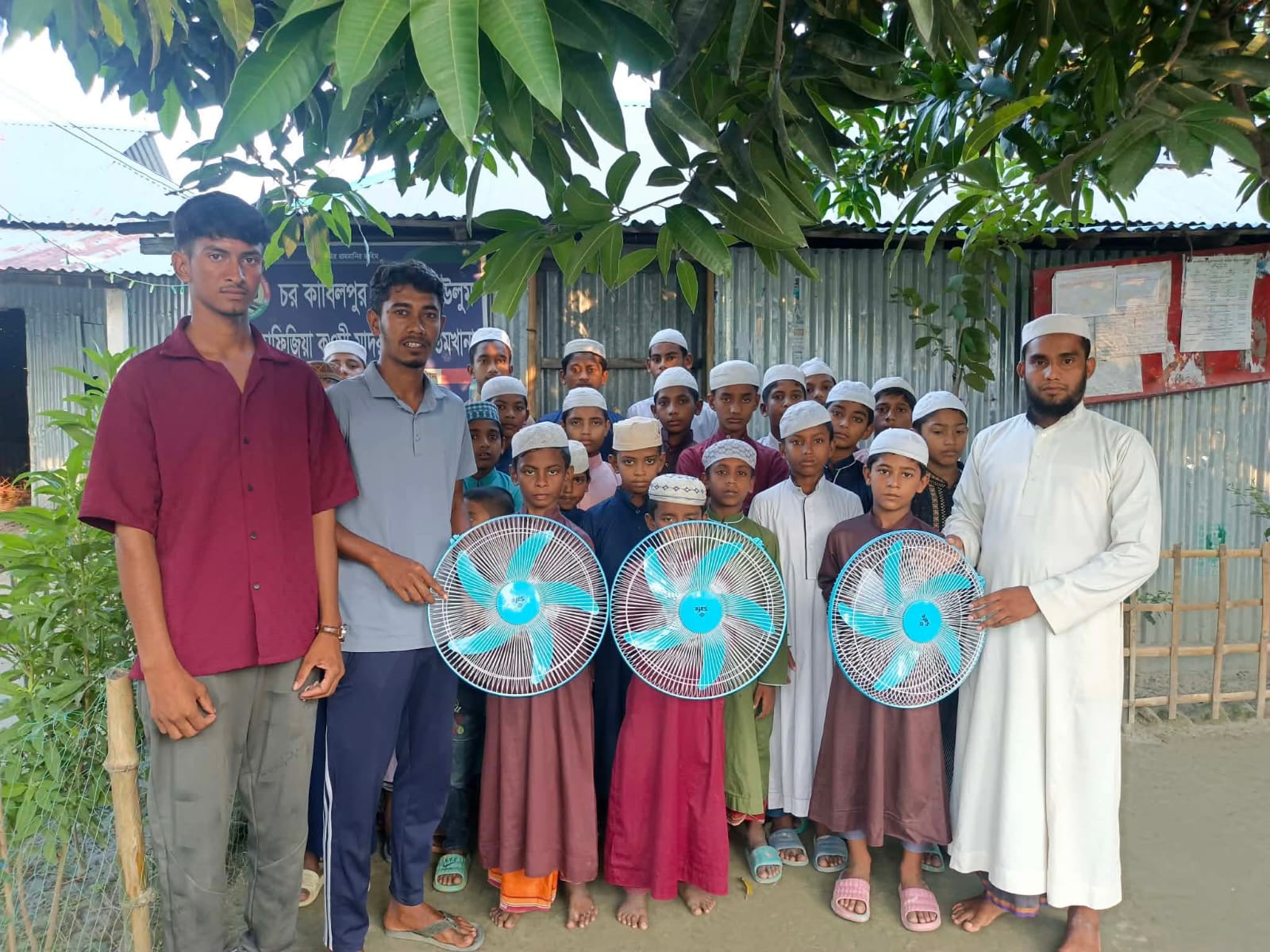 সাঘাটা উন্নয়ন সংস্থার ১৭তম প্রতিষ্ঠাবার্ষিকী উপলক্ষে মাদ্রাসা ও এতিমখানায় ফ্যান উপহার