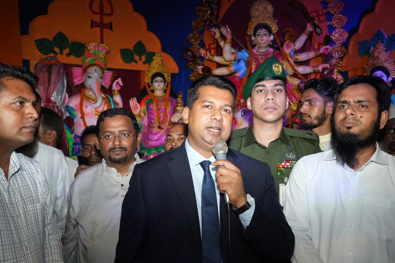 ৪২ বছরে প্রথম, সাগরপাড়ের জেলেপল্লির পূজায় ডিসি-আনন্দে ভাসলো বাংলাবাজার
