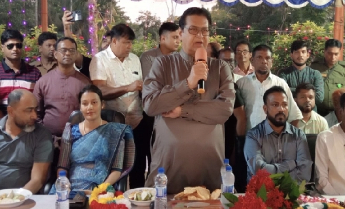 ডুমুরিয়ায় দুর্গাপূজার মণ্ডপ পরিদর্শনে খুলনা-৫ আসনের সংসদ সদস্য