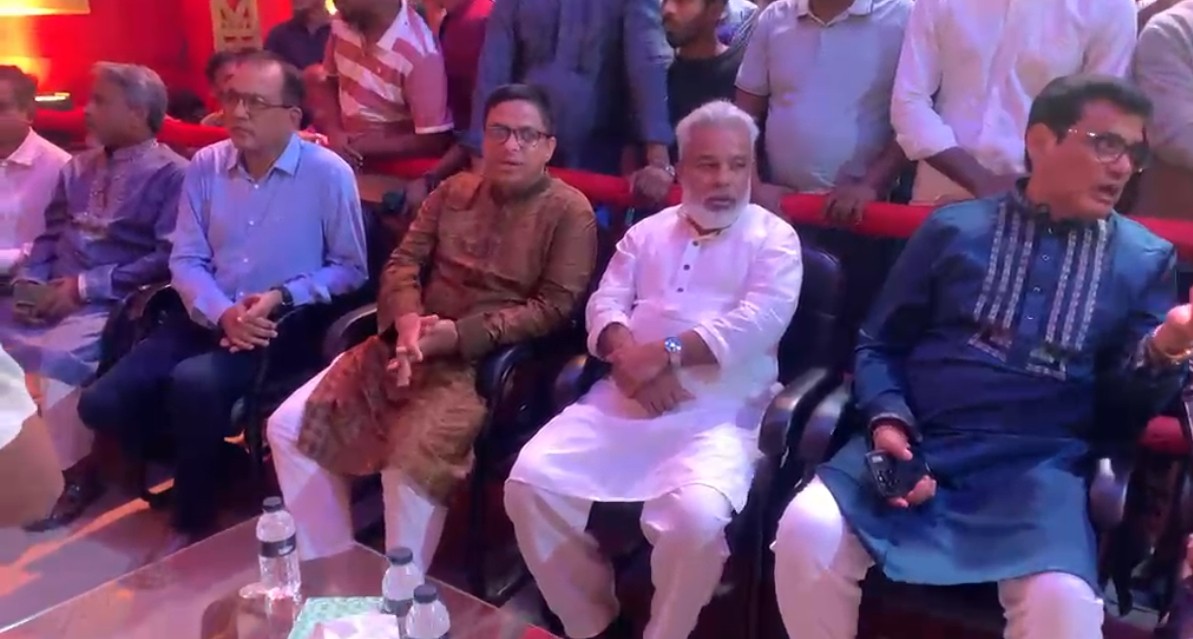 সোনারগাঁওয়ে বিভিন্ন পূজামণ্ডপ পরিদর্শনে জেলা প্রশাসক মোঃ রায়হান কবির