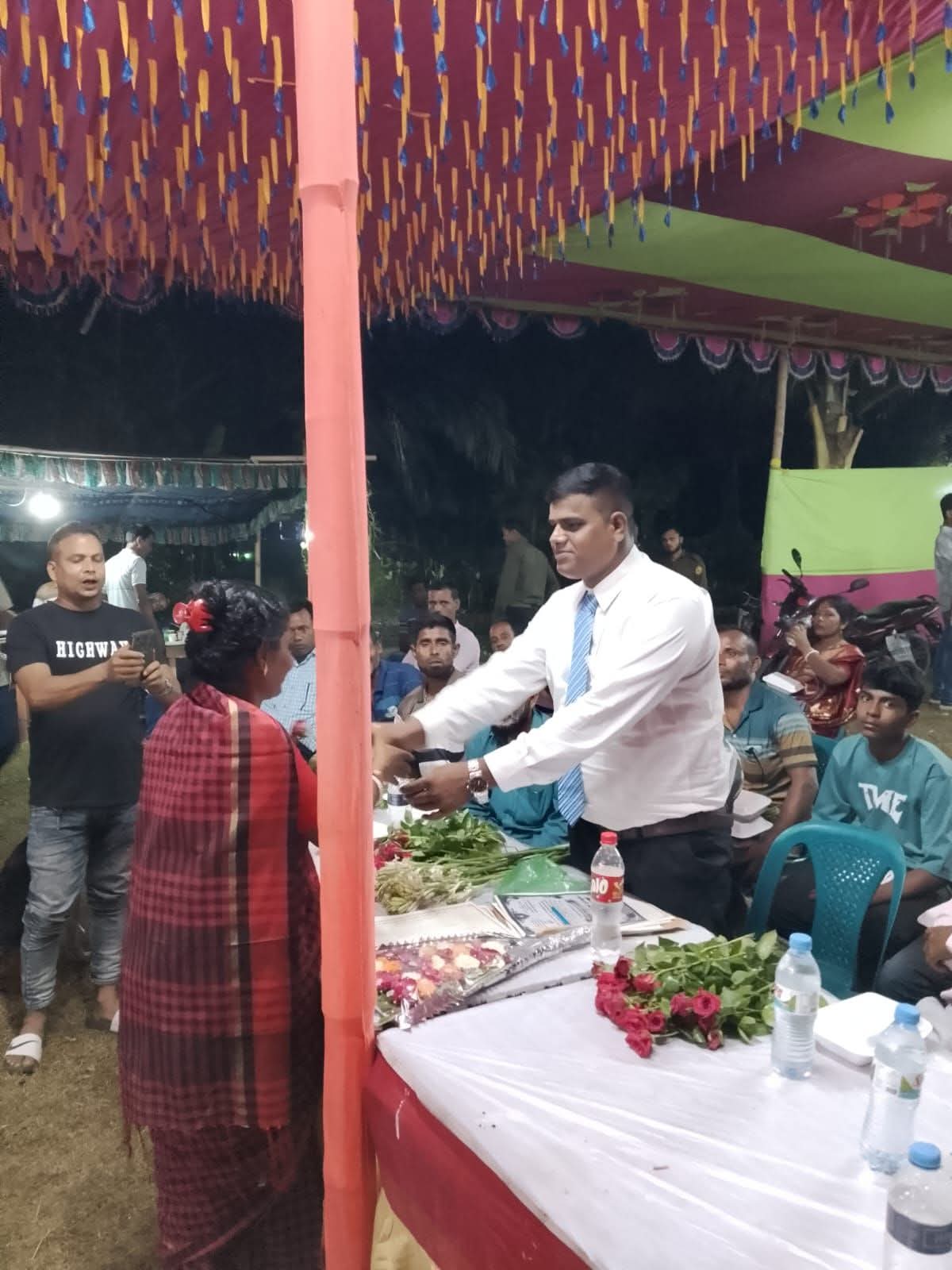 দুই পূজামণ্ডপে মেহেদী হাসানের শুভেচ্ছা বিনিময়, আরতি অনুষ্ঠানে অংশগ্রহণকারীদের সনদ ও পুরস্কার প্রদান