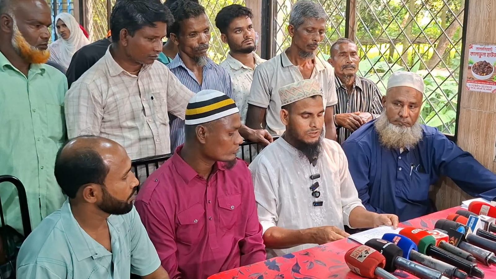 লালমনিরহাটে নির্মাণ শ্রমিক ফেডারেশনের সভায় প্রশাসনের বাধা, ক্ষুব্ধ সাধারণ নির্মাণ শ্রমিকরা